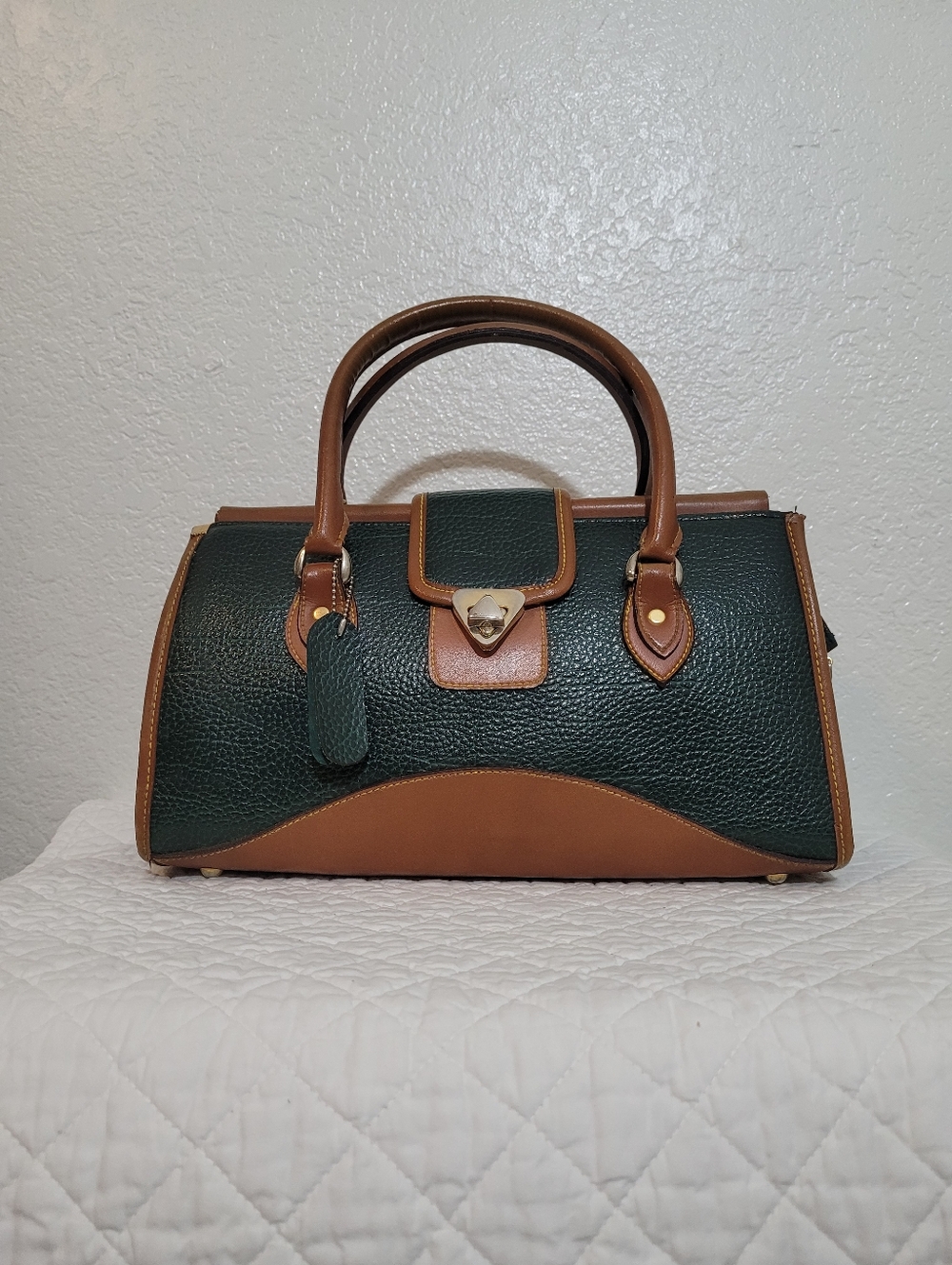 Vintage  Y2K Classic Structured Satchel Bag in Emerald Green and Tan Leather